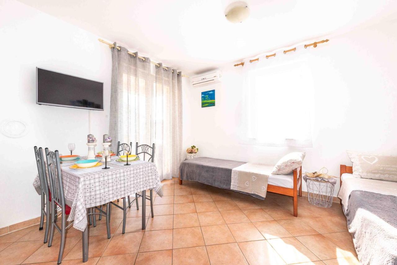 Apartment Hannah Новаля Екстериор снимка